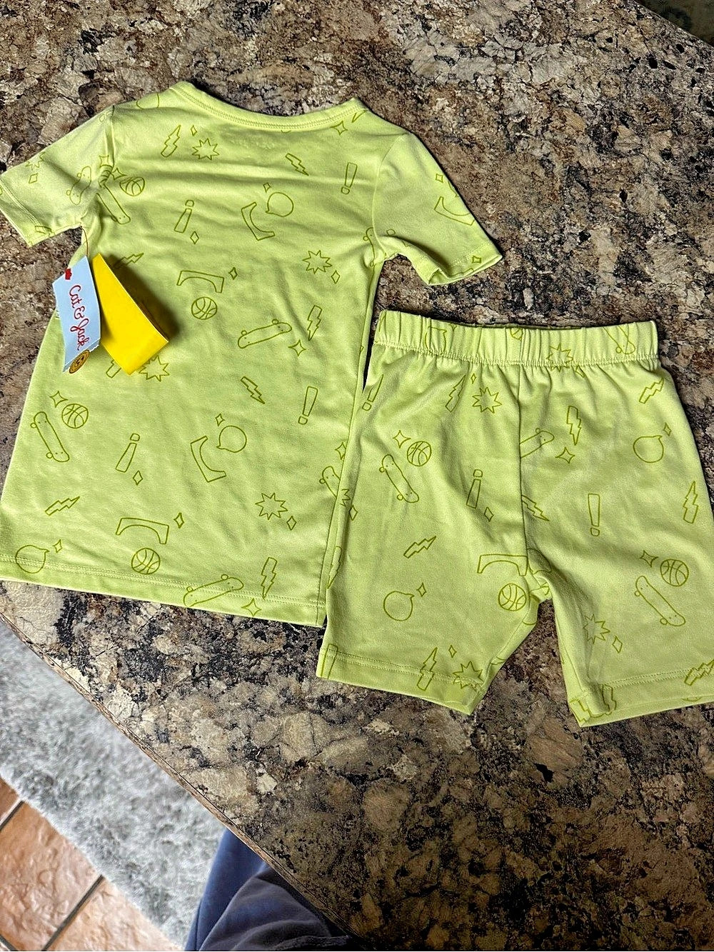 Cat & Jack Neon Skater Pajama Set Green Boys 3T